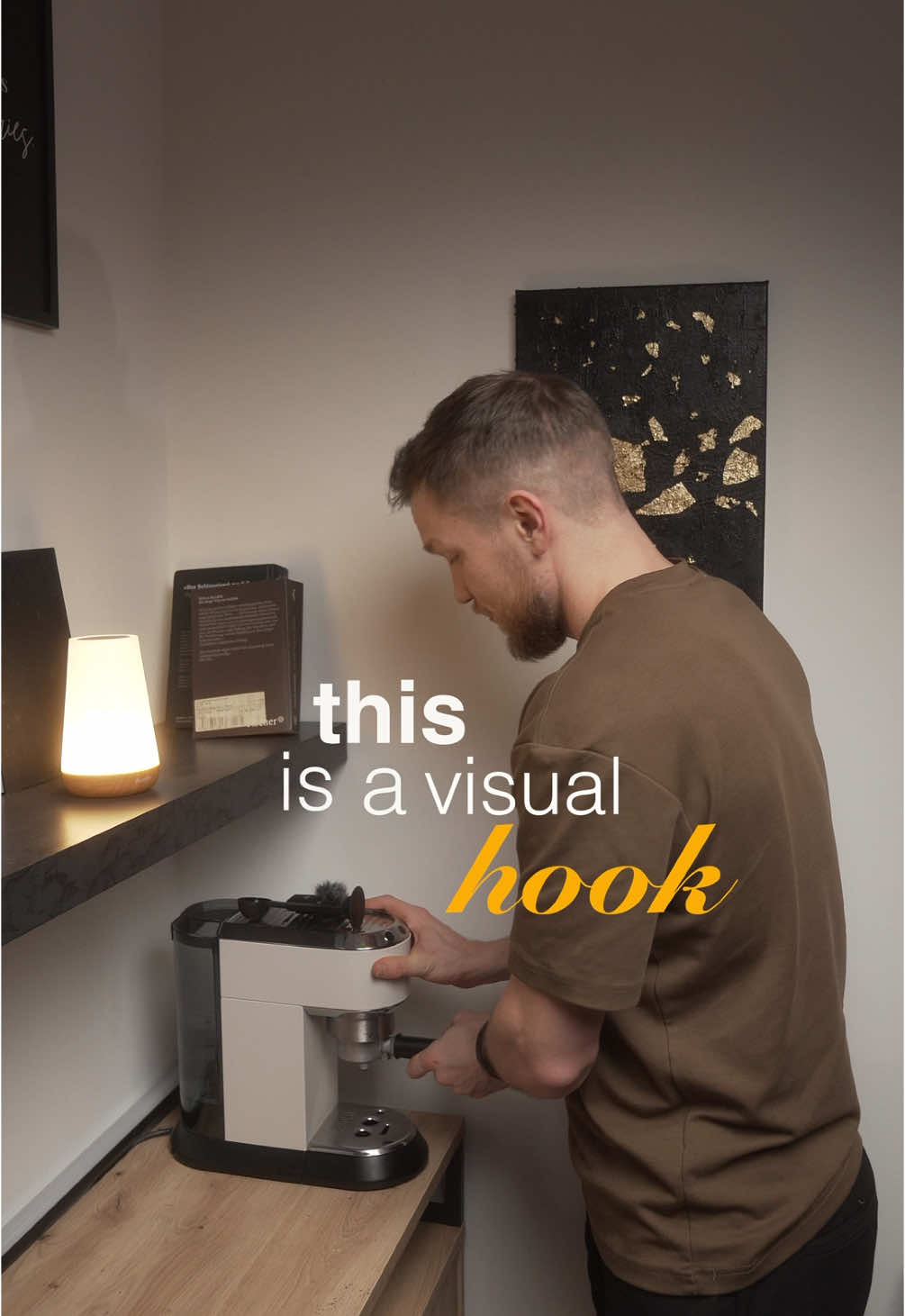 „This is a visual hook“. You want to hook your viewer right at the start. Here are some examples!🛫 #storytelling #visualhooks #contentcreator 