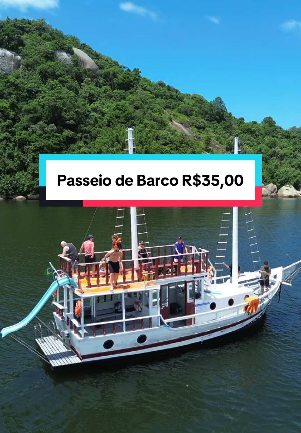 PASSEIO DE BARCO EM FLORIPA R$35,00😱 👉🏻 @scunaladymanoela  Esse é um dos passeios que indicamos para todos que visitam Floripa, ou até mesmo moram aqui! Inclusive já perdemos as contas das vezes que fizemos. Tem duração de 1h onde são 30 minutos de navegação e 30 minutos de parada para banho 📍Acacio Garibaldi São Thiago - Praça Renato Antônio de Souza Retiro da lagoa - Scuna Lady Manoela - Lagoa da Conceição R$35,00 por pessoa  Agora marca aqui nos comentários o @ da pessoa que tá precisando de um dia assim, e não esquece de salvar para ver depois 😉 #dicaemfloripa #descobrindofloripa #passeio #lagoadaconceicao #passeiodebarco #descobrindofloripa 