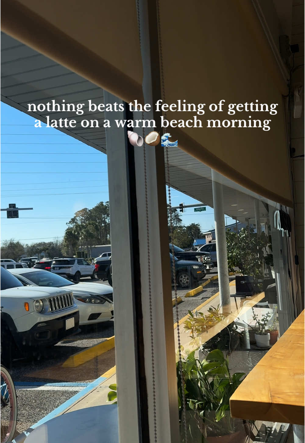 trying explaining this feeling to a boy @Dippin’ Daisy’s  . #latte #beach #springmorning #summermorning #coffeeshop #beachvibes #coffeeshops #icedlatte #warmweather #weekend #spendthedaywithme #sundayfunday #florida ##summermorning 