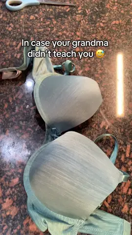 Genius life hack from grandma #KitchenHacks #cleaninghacks #kitchentips #kitchenhack #cleanhack #lifehacks #tiktokhacks #tiktokhacks #viralhacks #homhacks #momhacks #diyhacks #DIY #viraltiktok #easytips #fyp #tipsandtricks #viraltiktokvideo #hacks #usefullifetips #homehacks #MomsofTikTok 