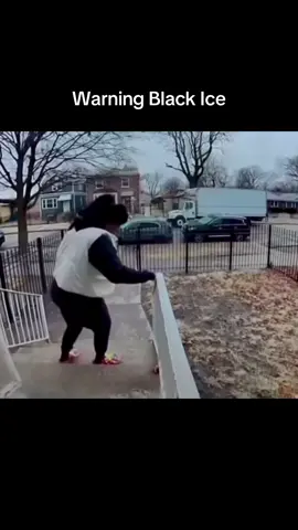#blackice #warning #slipstripsandfalls #ringdoorbellclips #funnyvids 