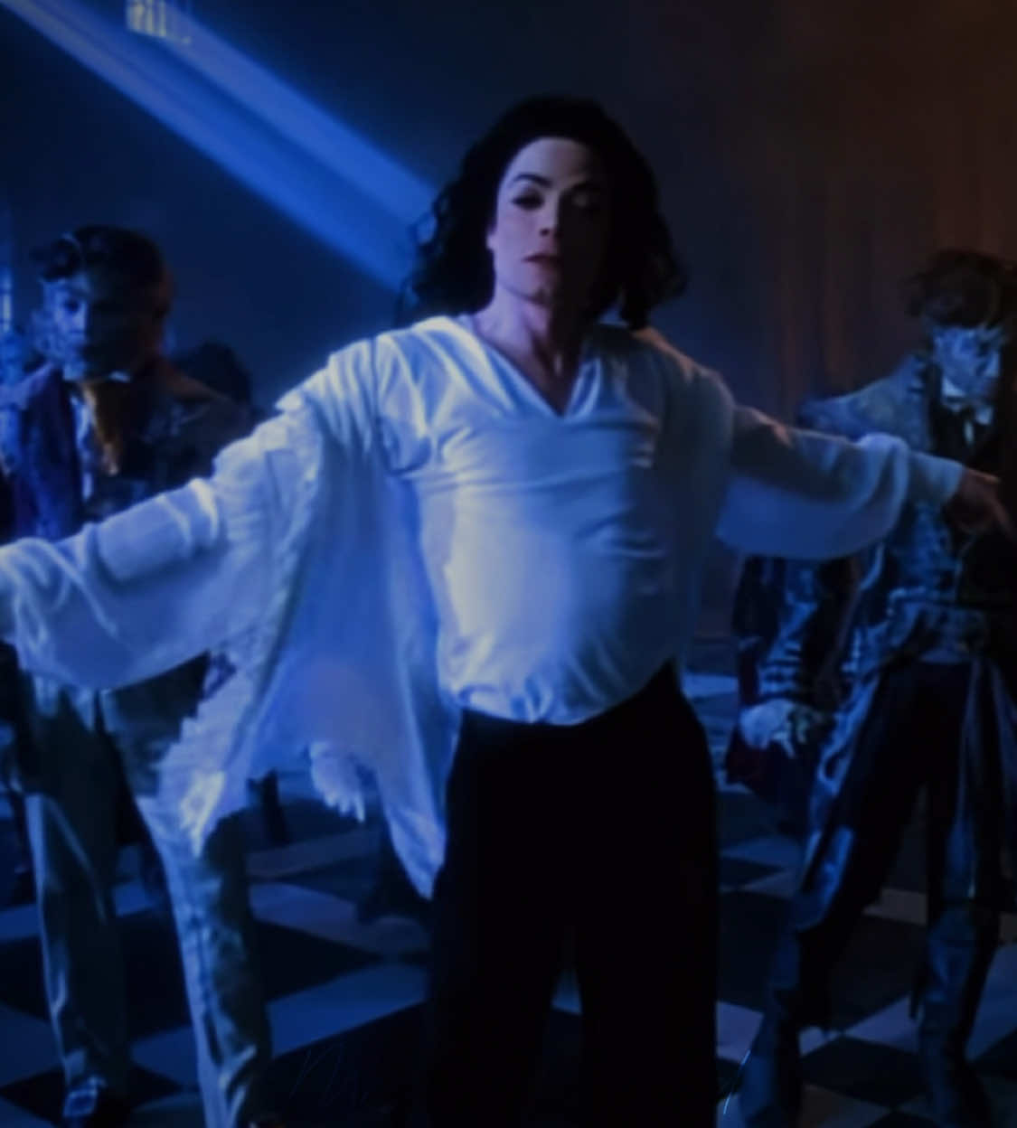 helloooo??!!  #michaeljackson #mjcrew #moonwalker #capcut #mj #kingofpop #bloodonthedancefloor #ghosts #ghostsmichaeljackson #fyp #viral #michaeljacksonedit 