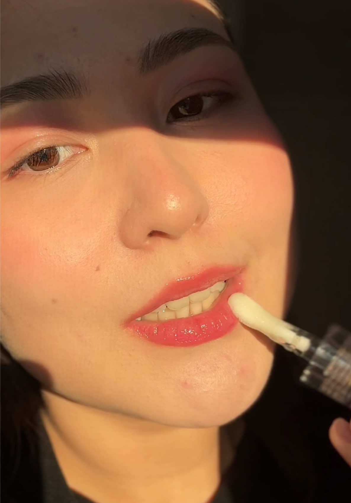 Tried the new lip oil from @Physicians Formula #ugc #ugccreator #ugcbeauty #ugcexample #ugccosmetics #ugcmakeup #makeupugc #beautyblog #lipserumviral #lipserum #lipoil #physiciansformula #creatorsearchinsights 