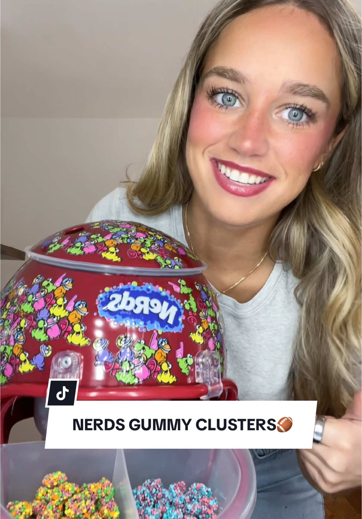 Game day ready with @Nerds Candy 🩷🫶🏻🙌🏻🏈✨#nerds #nerdsgummyclusters #nerdscandy #candy #candysalad #candytok #nerdsgummy 