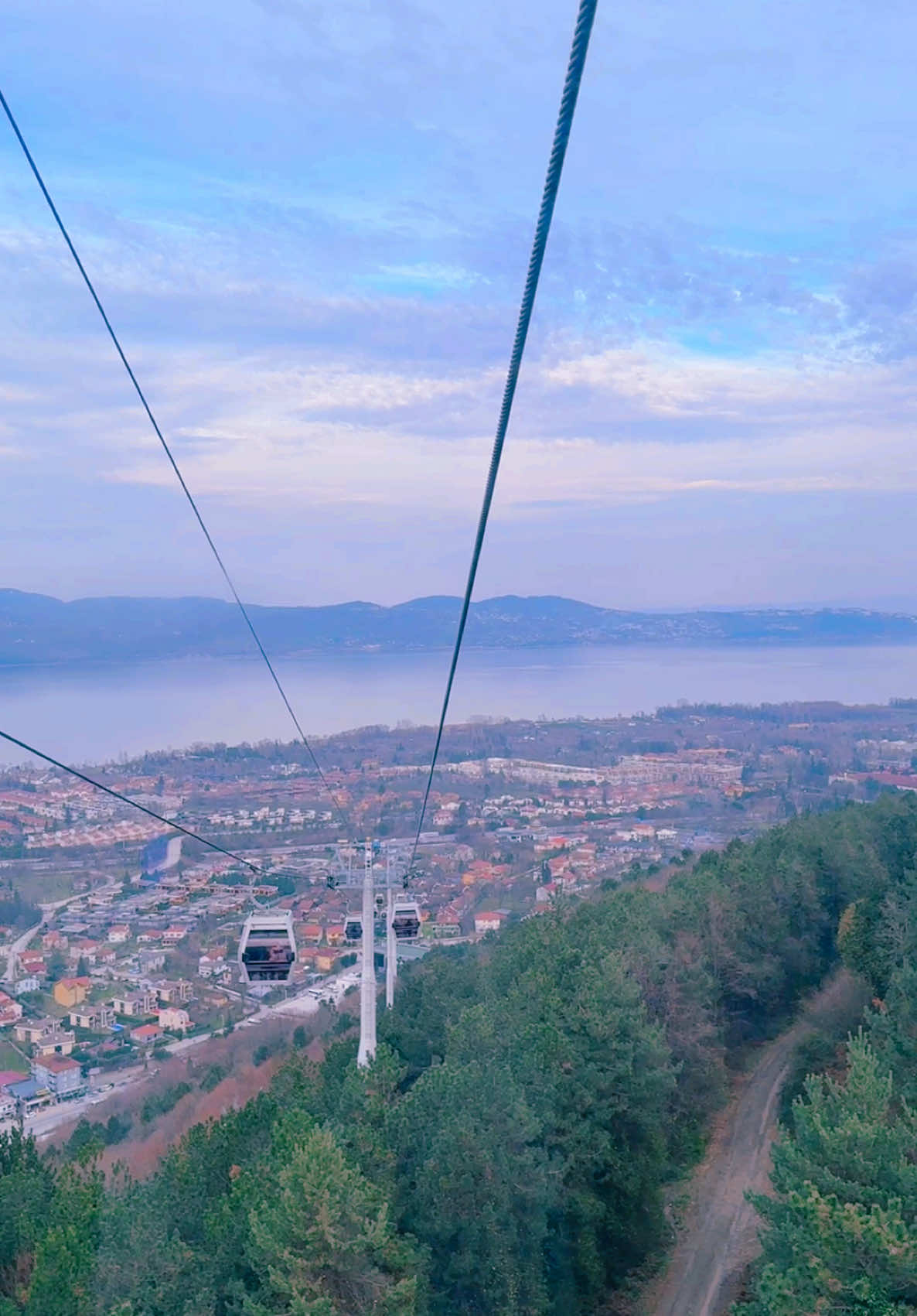 Beautiful cable car ride in Istanbul turkey 🇹🇷 #turkey🇹🇷 #istanbul🇹🇷 #exploreuk🇬🇧❤️ #pleaseunfrezzemyaccount #foryoupage❤️❤️foryou💞💞best 