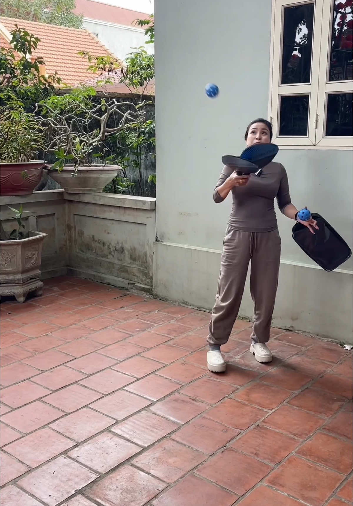 Bộ chơi Picklaball gồm 2 vợt +4bóng+ túi xách chỉ hơn 100k #pickleball #votpickleball #bongpickleball #hahienhoa1 #xuhuong #thinhhanh 