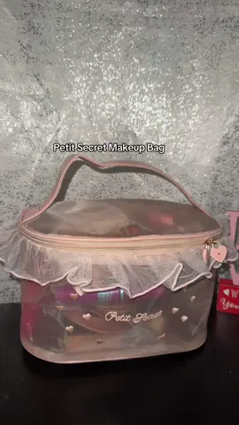 The cutest makeup bag I’ve ever had! #makeupartist #makeupbag 