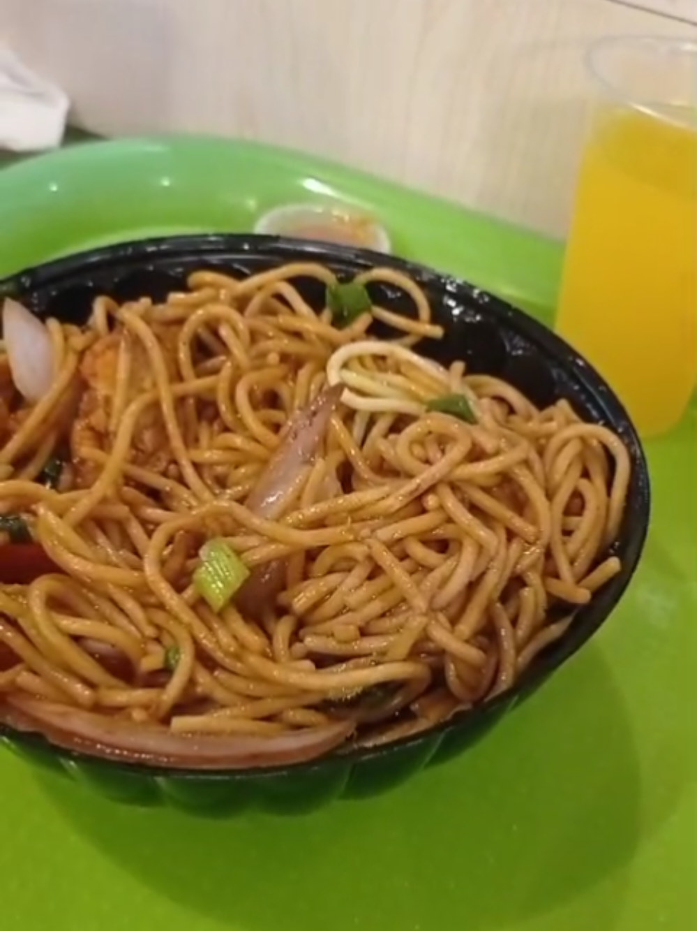 @qomboperuoficial #realplazacentrocívico qombo restaurat.