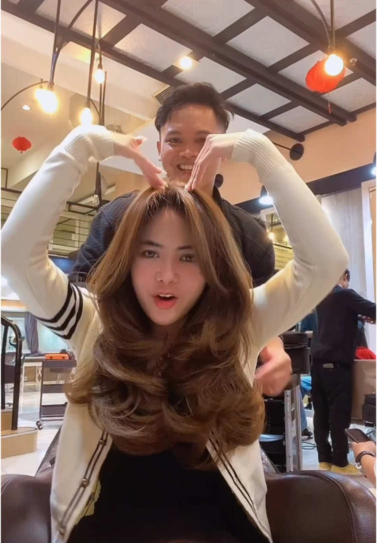 Ubur ubur ikan lele , ini model rambut Sabrina layers , kalo kalian model rambutnya apa leee ? Thnk for coming ka @carlamillyy 🫶🏻🙏🏻  #hairtok #haircolour #curtainbangs #sabrinalayerirwanteam #layersdualipa #franchlayer #fyp #salonpik #pikavenue #fypviral #salonjakartautara #huseinirwanteam #irwanteampik #irwanteam #irwanteamhairdesign  Hair Cut by @Warto-wibi @Irwanteam.pikavenue 