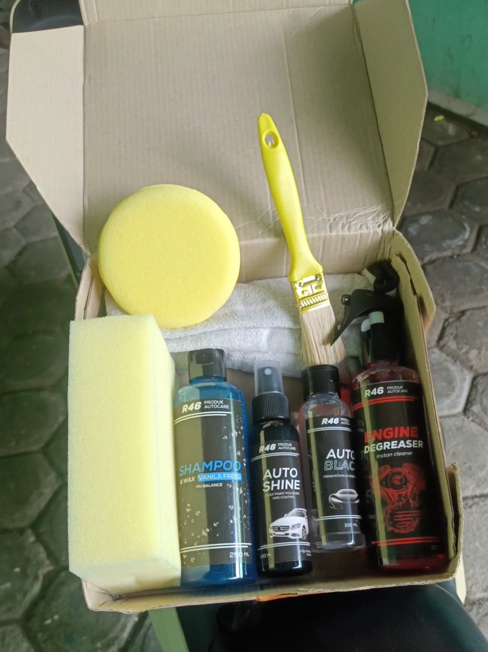 paket hemat cuci kendaraan dan perwatan motor harga gak sampai 55ribuan. #disclaimer : harga bisa berubah sewaktu-waktu #R46 #pengkilapmotor #pengkilabmobil #penghitammotor #shampomotor 