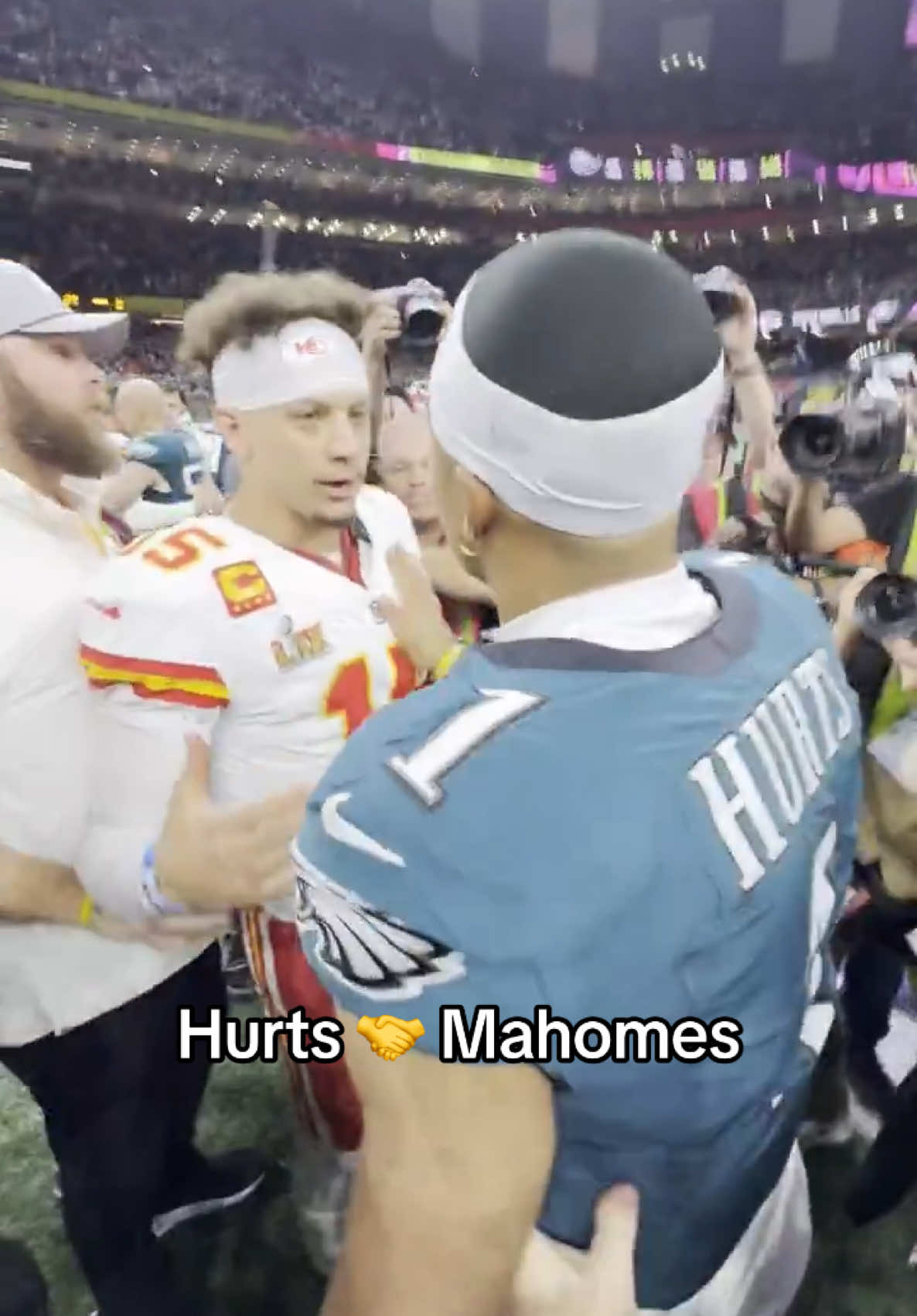 Class acts. 🤞 (via @NFL) #jalenhurts #patrickmahomes #nfl #SuperBowl #chiefs #eagles 