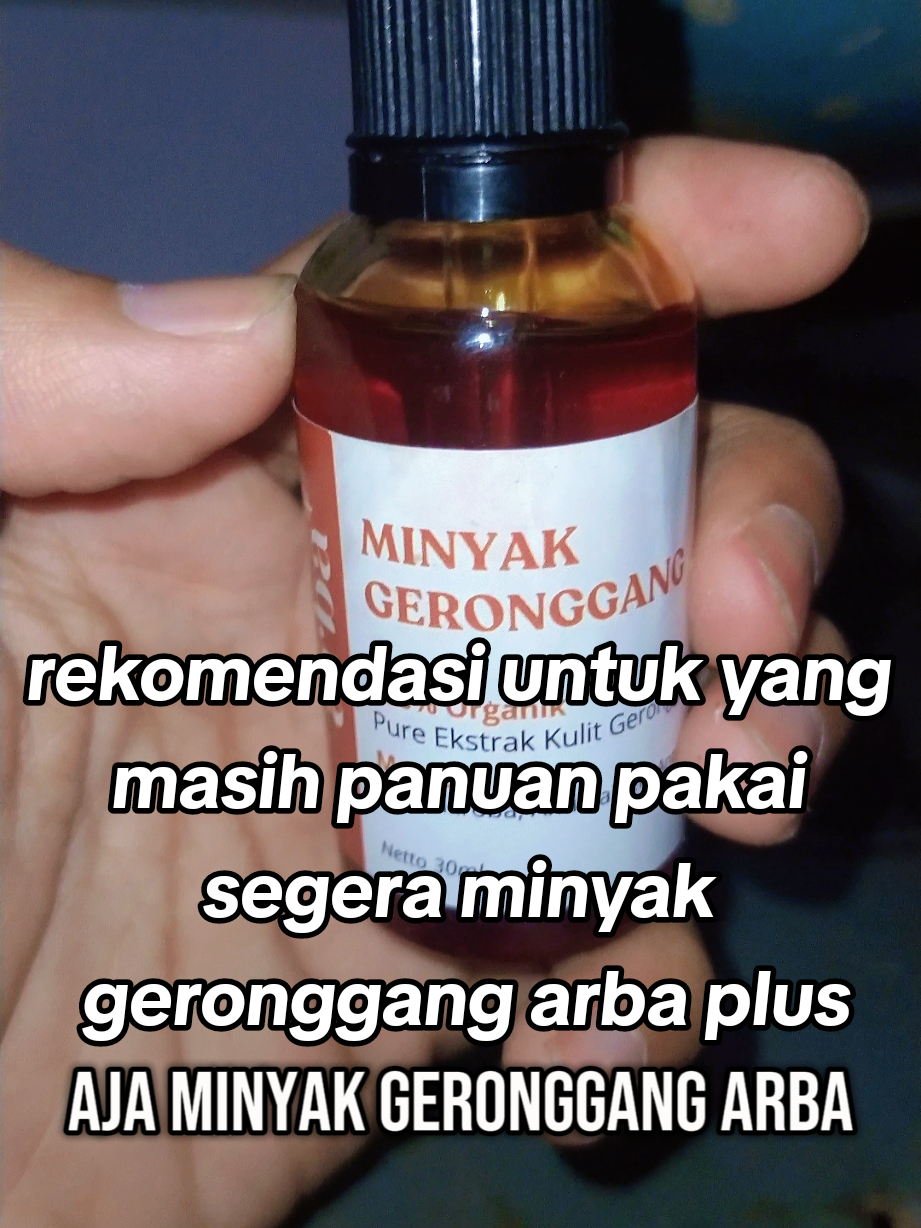 kalau temen-temen masih punya keluhan kulit seperti panu dll. segera pakai minyak geronggang arba plus ini aja deh #minyakgeronggang #arbaplus #panuan #panu #keluhankulit 