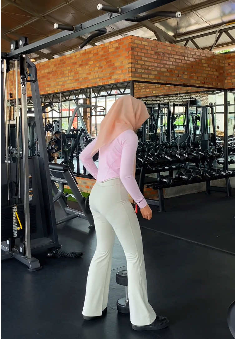 Lets goo 🏋🏻‍♀️🍑#GymTok #gymmotivation 