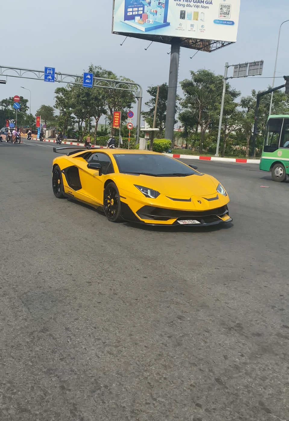 Cảm nhận âm thanh V12  Lamborghini SVJ🔈 #lamborghini #lamborghinisvj  #v12 #soundviral #supercar 