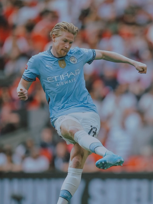 Kevin De Bruyne (lahir 28 Juni 1991) adalah pemain sepak bola profesional Belgia yang lahir di Belgia dan bermain untuk Manchester City di Liga Utama Inggris dari posisi gelandang dan timnas Belgia yang juga dalam posisi gelandang. Kevin De Bruyne dianggap sebagai salah satu gelandang terbaik dalam dunia sepakbola. #kevindebruyne #manchestercity #PremierLeague #inggris #fyppppppppppppppppppppppp 