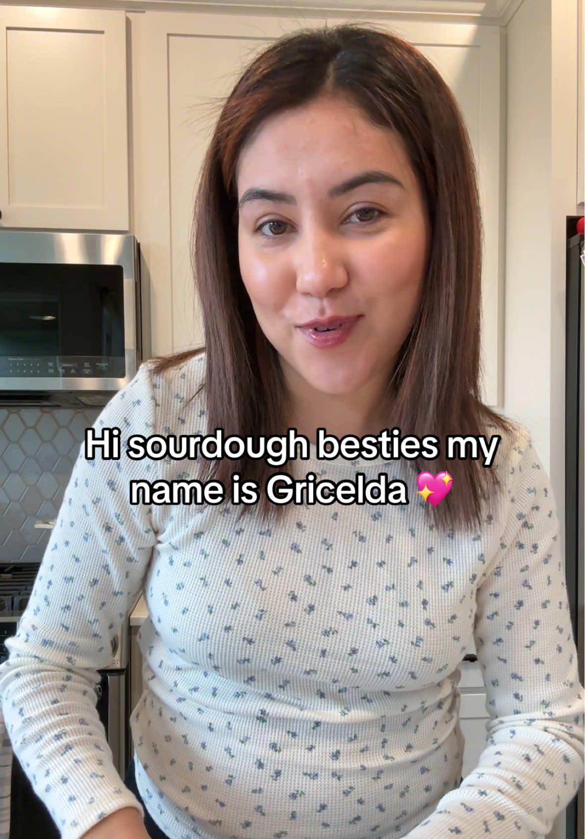 Hi SD friends! 🍞✨ I thought I’d reintroduce myself for all my new friends on here. I am by no means an expert! Since I started my sourdough journey, I’ve made it my mission to simplify it and of course make it fun. Thank you for all your kind comments on my recipe videos. My heart truly grows when you tell me how amazing your bread turns out. Thank you for being a part of my kind community 🥰🍞 happy baking! #sourdoughrecipe #sourdoughstarter #sourdoughforbeginners #sourdough #sourdoughbread #sourdoughtok #sourdoughbaking #fyp #creatorsearchinsights 