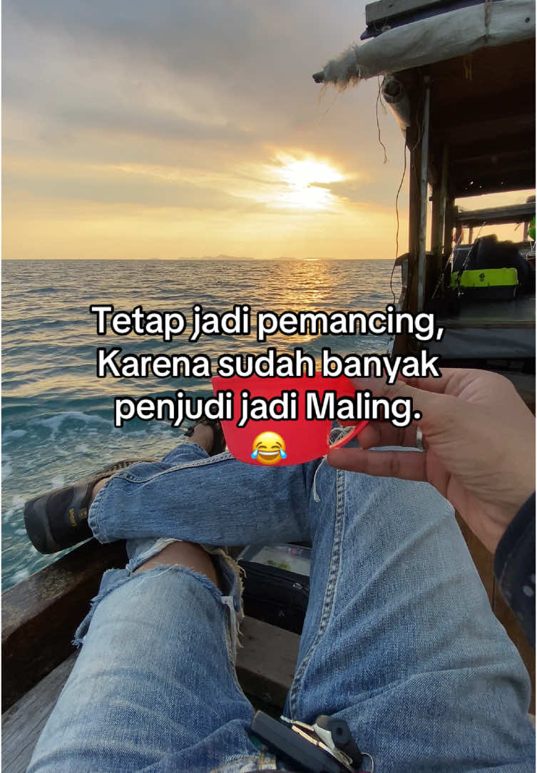 Tetap jadi Pemancing!!! . . #Mancing_Tagageh #mancingmania #mancing #mancingliar #mancingmaniamantap #jerseymancing #mancingikan #mancingmaniatrans7 #pemancingan #mancingmania7 #kaosmancing #memancing #mancingindonesia #bajumancing #mancinglaut #mancingmaniaindonesia #hobimancing #umpanmancing #mancingmaniaindonesia #jerseymancingmania #romancing #mancingmaniak #peralatanmancing #pemancing #mancing_mania #romancingthestone #hobbymancing #bromancing #mancingcasting