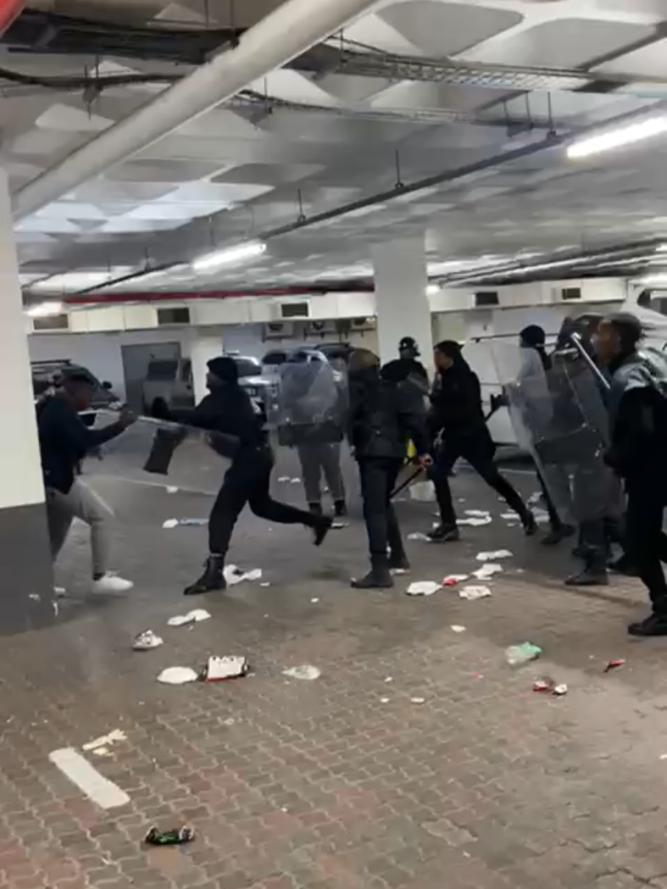 Tensions are rising at the CPUT Cape Town campus as private security clashes with students protesting a worsening accommodation crisis. Scores of students—many from outside the province—have been left homeless and desperate, with some resorting to sleeping on the floors of campus buildings due to a lack of housing options. 📷 Supplied #southafricatiktok🇿🇦 #CPUT #cputstudent