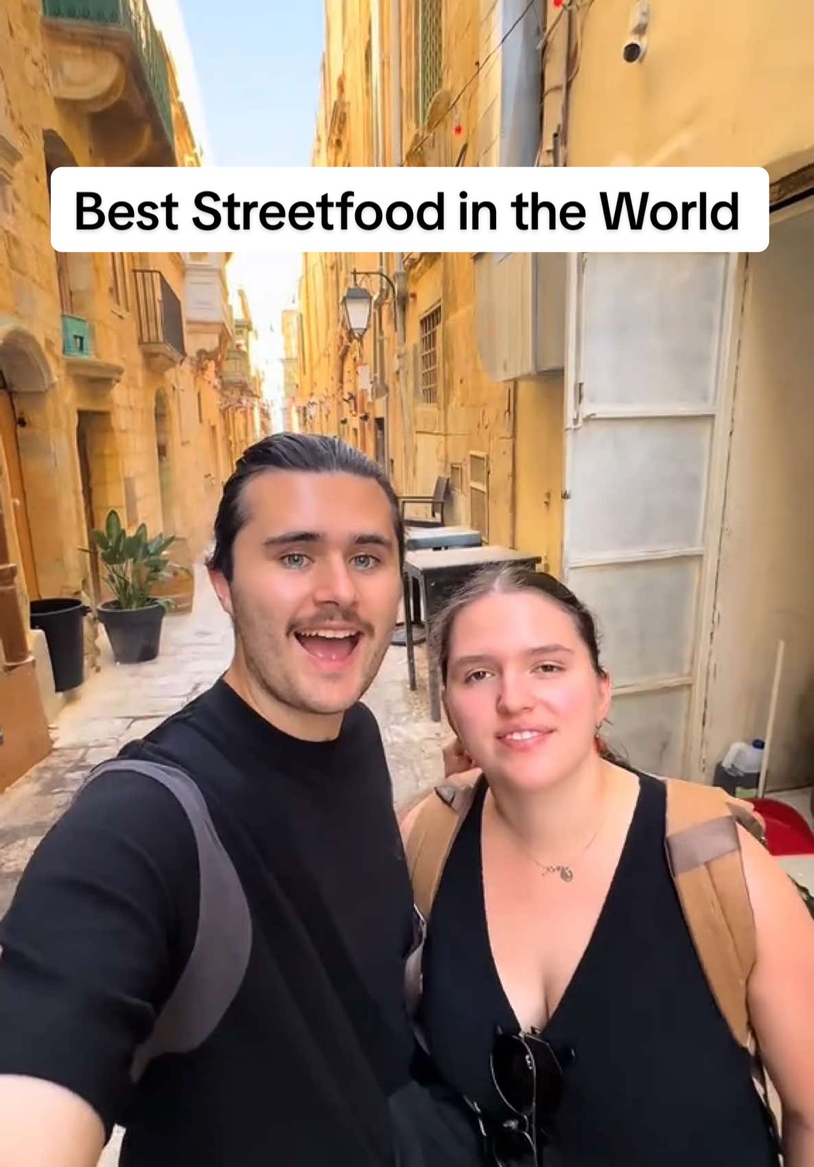 This is my FAVOURITE streetfood snack in the world! What’s yours?? #streetfood #traveltiktok #travelguide #traveltips #gyros #greecetravel #travelfood 