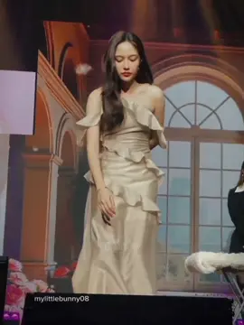 Her walk 💅❤️‍🔥 #freensarocha #sarochachankimha #srchafreen #freen #fypシ 