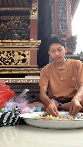 sambil mbalih rekaman cctv cerrykebaya dikk😄