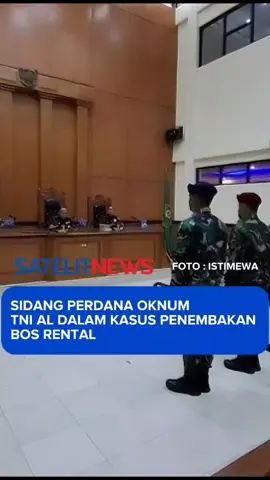 Sidang perdana kasus penembakan bos rental di rest area KM 45 Tol Tangerang-Merak. Sidang digelar di Pengadilan Militer Jakarta Timur, Senin (10/2/2025). #satelitnews #sidang #bosrentalmobil #sidangperdana 