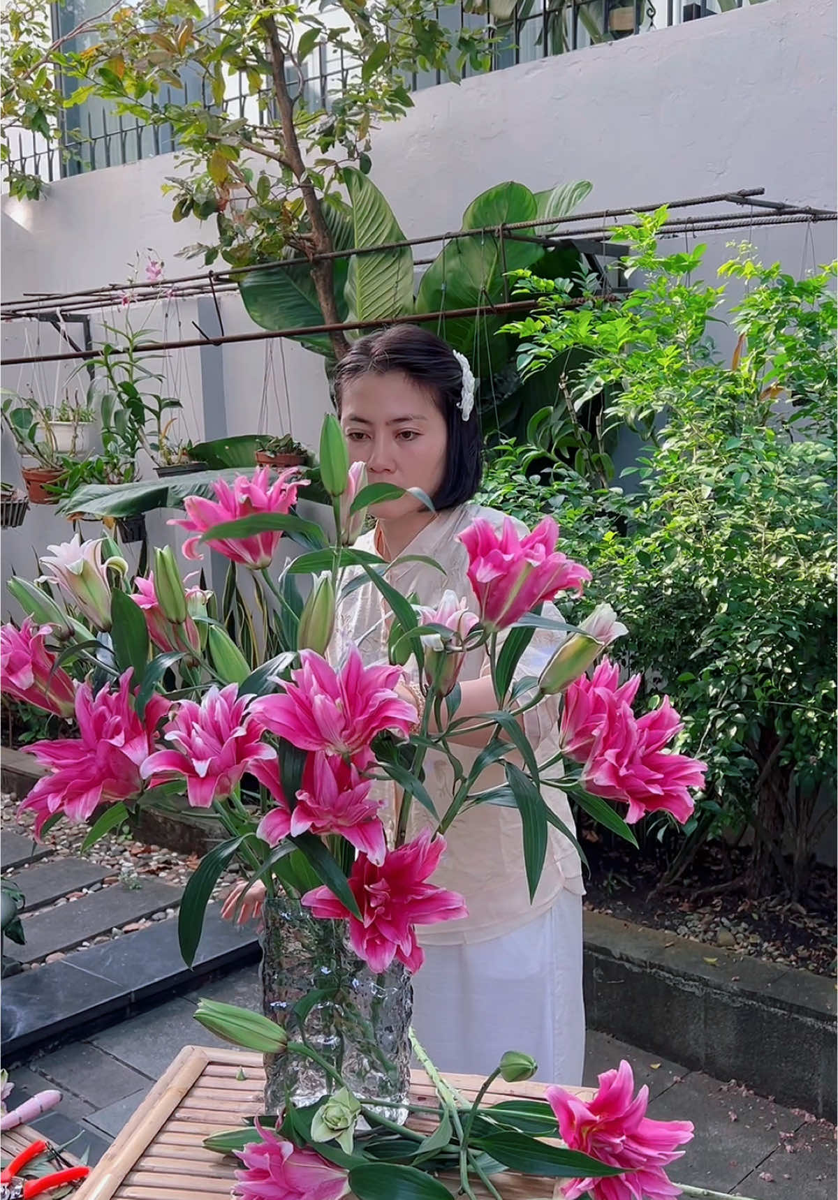 Cắm hoa cùng Ngọc Lan😍 đợt này Hoa Ly xinh quá các bạn ơi #dienvienngoclan #cắmhoa #xuhuong #chualanh 