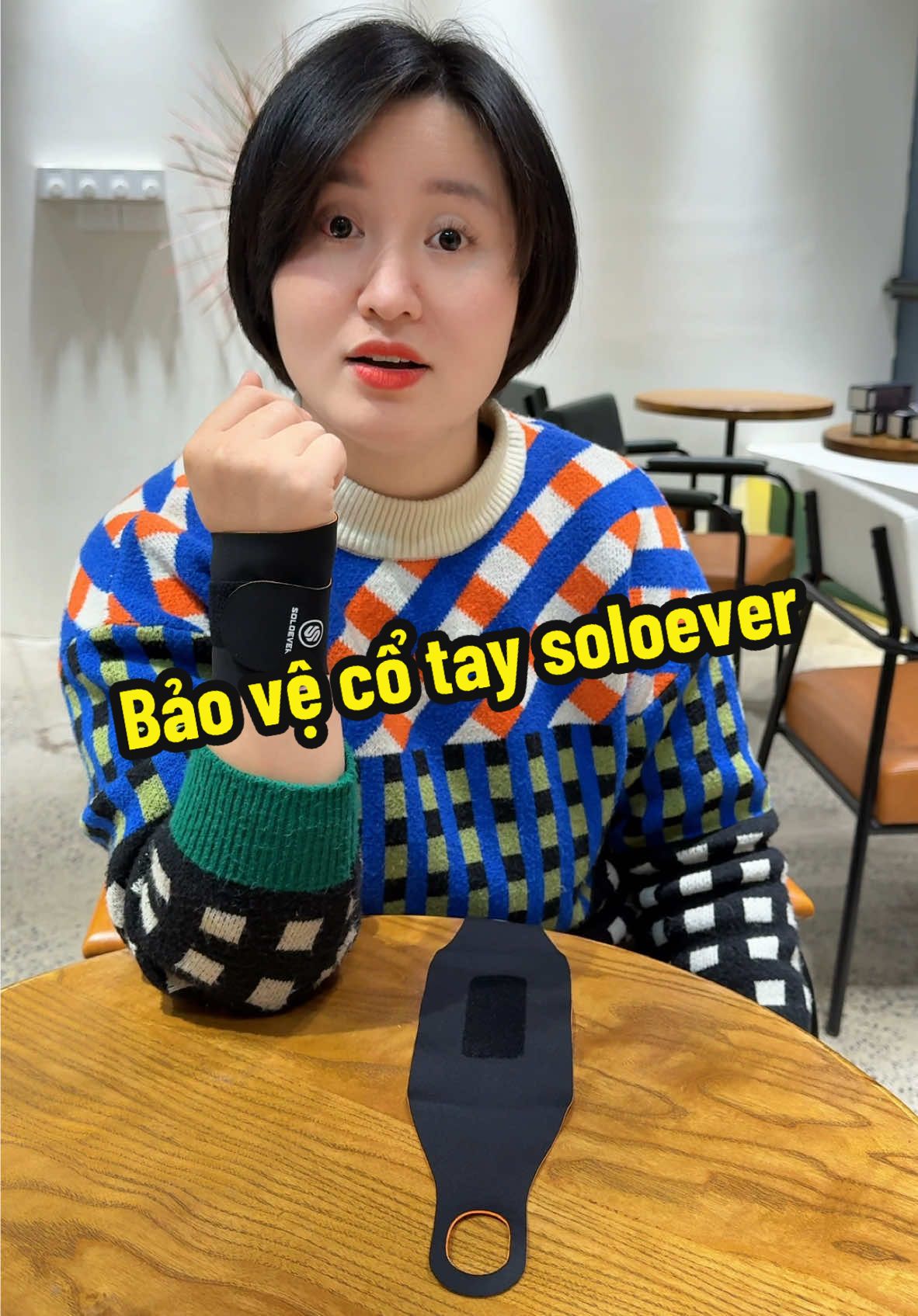 Bảo vệ cổ tay soloever #quancotay #quancotaytapgym 