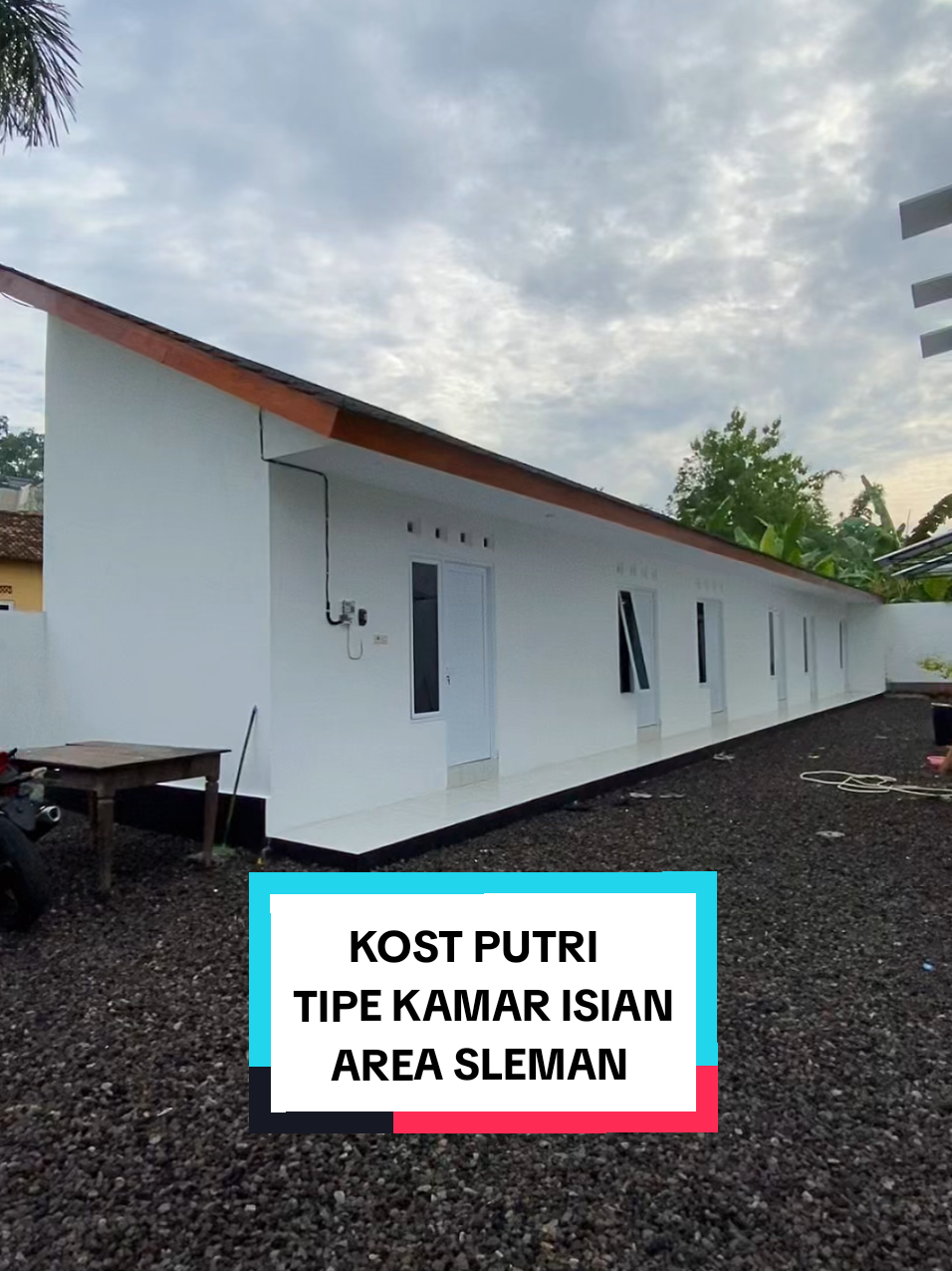 🏠 KOST PUTRI BARU 🌟 💎 FASILITAS KAMAR Tipe Kamar Isian (Kasur, Sprei, Bantal, Lemari, Kipas, Meja & Kursi) Kamar Mandi Dalam Tipe Ukuran 3x3.5m' Sudah Tersedia Gorden Bangunan Masih Baru .  🚽 FASILITAS TOILET Closed Duduk Keran air & Non Shower Ember & Gayung 1/2 dinding Keramik .  🛋 FASILITAS BERSAMA Free Listrik Free Air & Kebersihan Free Wi-Fi Tempat Jemuran  Lingkungan Tenang Parkir Bisa Motor & 2 Mobil Akses Jalan Mobil Gerbang Kost .  🛠 PERATURAN - KEBIJAKAN Akses Kost 24 Jam Ada Jam Kunjung Tamu (Jam Masyarakat) Tidak membuat kegaduhan Tidak Boleh Membawa Hewan Peliharaan Menjaga Ketenangan & Kebersihan 📌 Bukan Kost LV - 📍Akses Kost Sekitar Daerah Ngaglik, Sleman Dekat dengan Jalan Kaliurang KM 12.5 Dekat dengan Kampus UII Pusat = 8 Menit Dekat dengan Tempat Makan & Kafe (Akses Motor) . 💵 Harga Real Pemilik Harga dan Peraturan Kost/Kontrakan adalah Real dari pemilik Kost. . 👨🏻‍💼 Pemilik Kost : Mas Seto . 🏡 Silakan Rekomendasi Kost Sesuai Kebutuhan .  📞 Chat Admin Silakan Klik Link Bio . #infokostjogja #infokosjogja #kostputrijogja #kostputrajogja #hargakostjogja #yogyakarta #jogja #kostexclusivejogja #penginapanjogja #fyp #fypage #fypageシ 