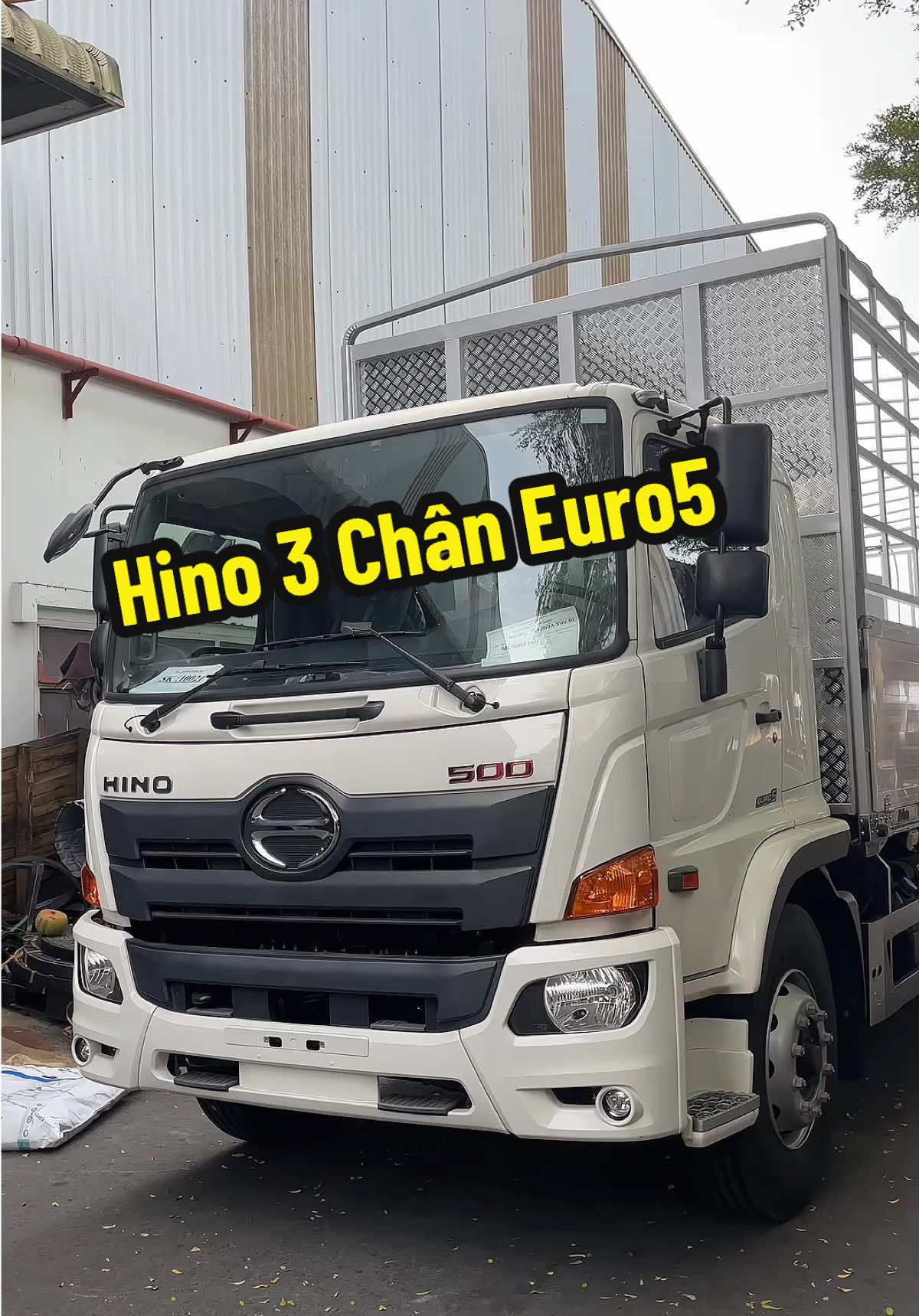 Hino 3 Chân Euro5 thùng dài 9m450 chiều cao 