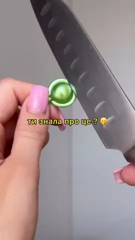 🩷Капсули для волосся Sevich Hair Vitamin Mix, 30 шт 🏷Акційна ціна баночки( 30 капсул)- 2️⃣5️⃣0️⃣ грн До набору з 30 шт входить 7 видів капсул по 4 шт, та 2 капсулки рандомно ❤️Червоні - відновлюють пошкоджене волосся. 💚Зелені - підійдуть для сухих та посічених кінчиків. 💛Жовті -надають блиск та зволоження. 💜Фіолетові-доглядають за волоссям після фарбування. 🖤Чорні - захищають волосся від сонячних променів. 🧡Оранжеві - догляд за ламким і пористим волоссям. 💛Золоті -живлення тонкого та ослабленого волосся.