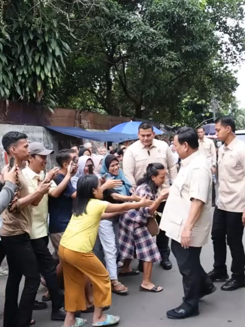Momen Presiden Prabowo Dikerubungi Warga Bogor Usai Sidak MBG