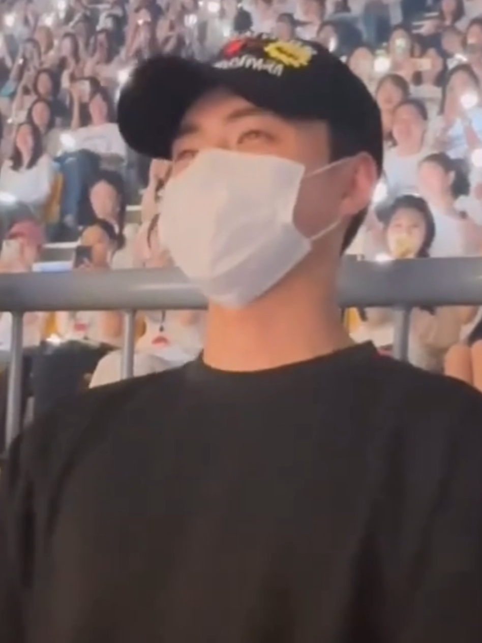 ya Allah beneran kangen banget serius gak bohong...kok hati sakit ya (D-222)😭 #sehun #exo #exol 
