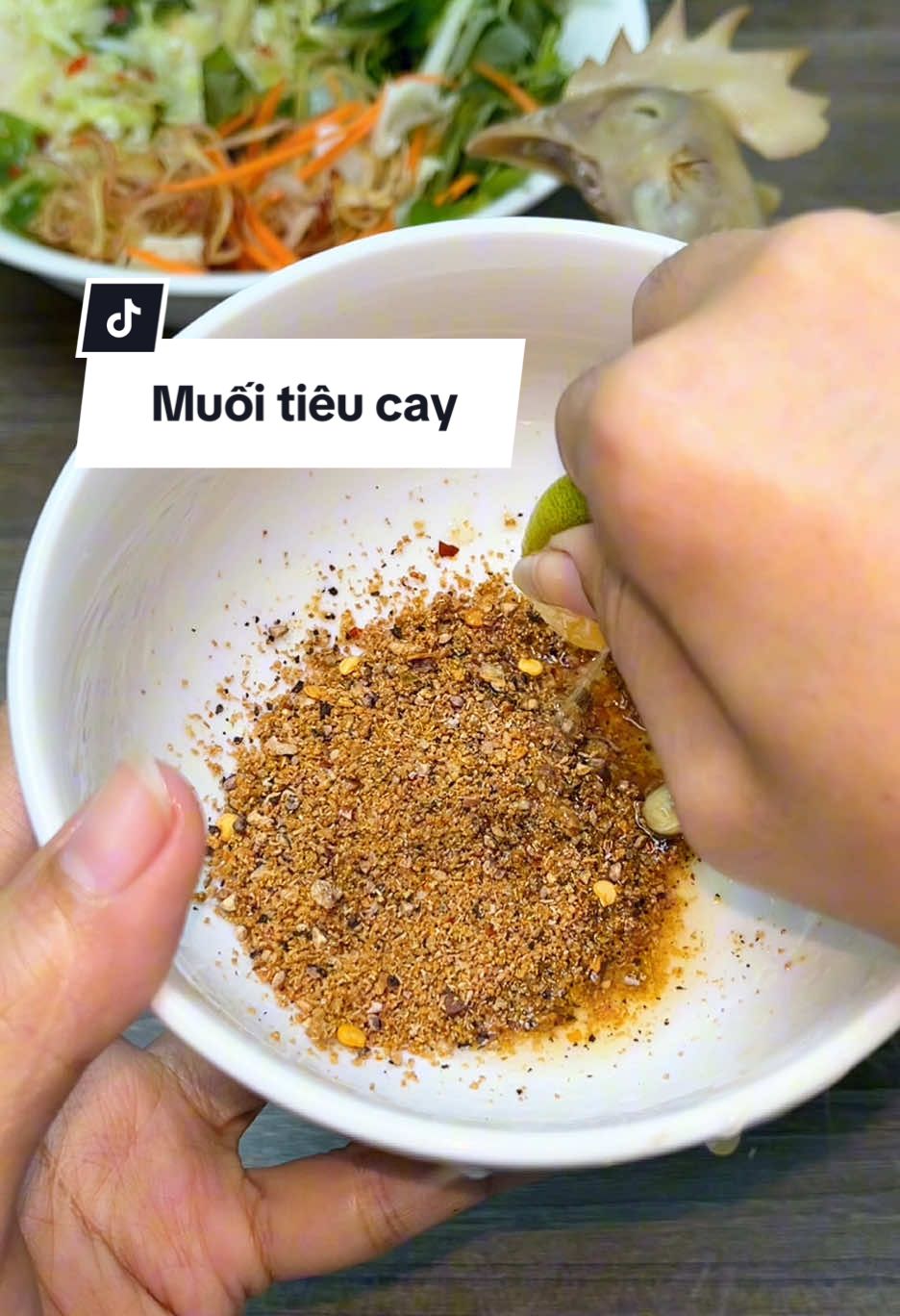 Sao tên muối tiêu cay mà ăn không thấy cay vậy chèn :)) #muoitieucay #linhphuongfoods #muoichamhaisan #muoichamtraicay #asmr 