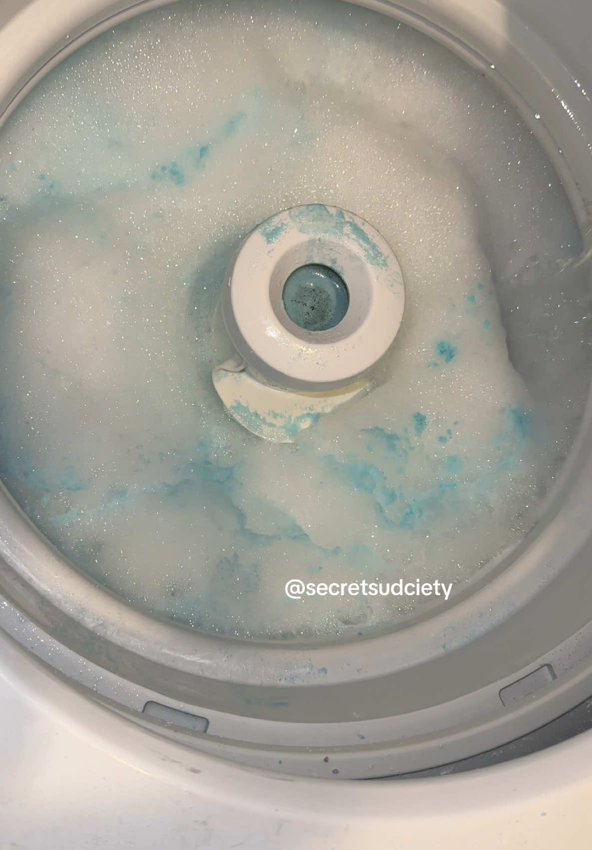 okayyyy but this was so fun lol  #laundrytok #secretsudciety #ignorethehair #CleanTok #laundryoverload #followme #asmr #laundry #laundryasmr #sudsywash 