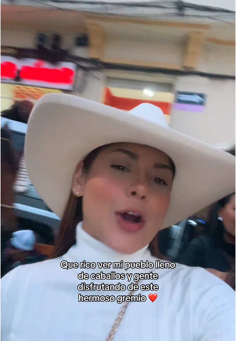 Fui intensamente feliz ❤️ • • • • #paratiiiiiiiiiiiiiiiiiiiiiiiiiiiiiii #pueblo #sirvalopues #caballos #cantina #musicapopular #colombia #fyp #nathhhvinasco 