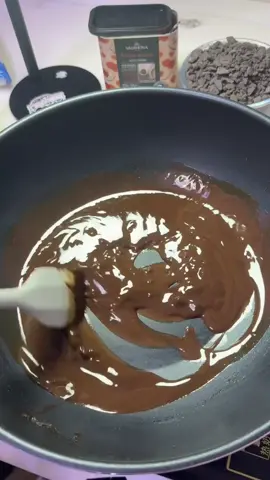 The milk powder is so thick that it is sandy!! The double mellow Favna dark brown Ni!! Pure Handmade Snowflake Crispy, Everyone said it was OK after eating. #асмр #nougat #お菓子レシピ #お菓子作り #fypシ #snowflakecrisps #asmr 