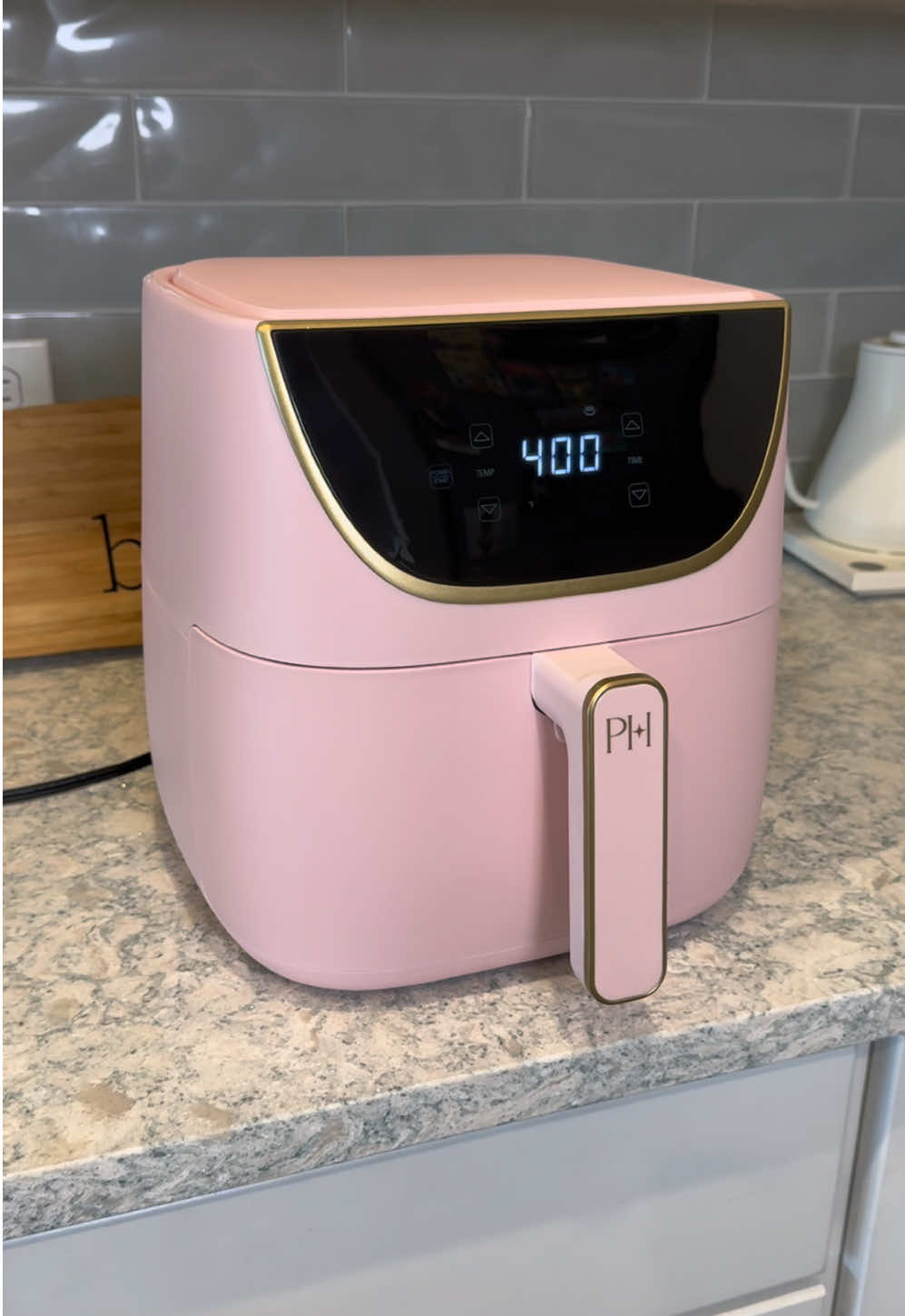 I try to stay neutral with appliances, but I wanted to give this pink air-fryer a try! This one is so cute & has the functions that my last one did 🌸 Hope you enjoy this unboxing! #pinktok #unboxingvideos #cookingtok #homedecortips #homeimprovementideas #parishiltonairfryer 