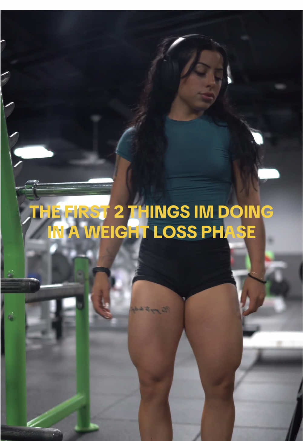 plz NOTE the level of leanness I was in prep is 100% not sustainable; but these are two things that did and will always help guide any type of deficit; be mindful, still treat your body with respect, and enjoy the process💙 #weightlossprogress 
