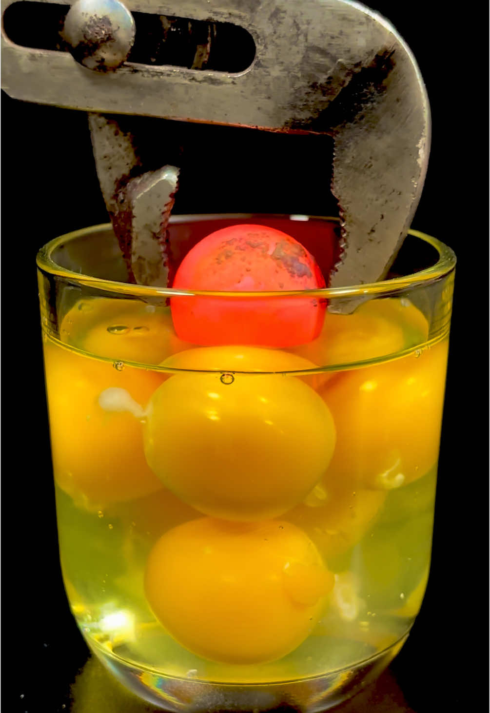 1000℃ Red Hot Metal Ball VS Eggs #rhcb #satsifying #experiment #asmr #asmrsounds #oddlysatisfying #foryoupagе #usatiktok #uktiktok #fyp 