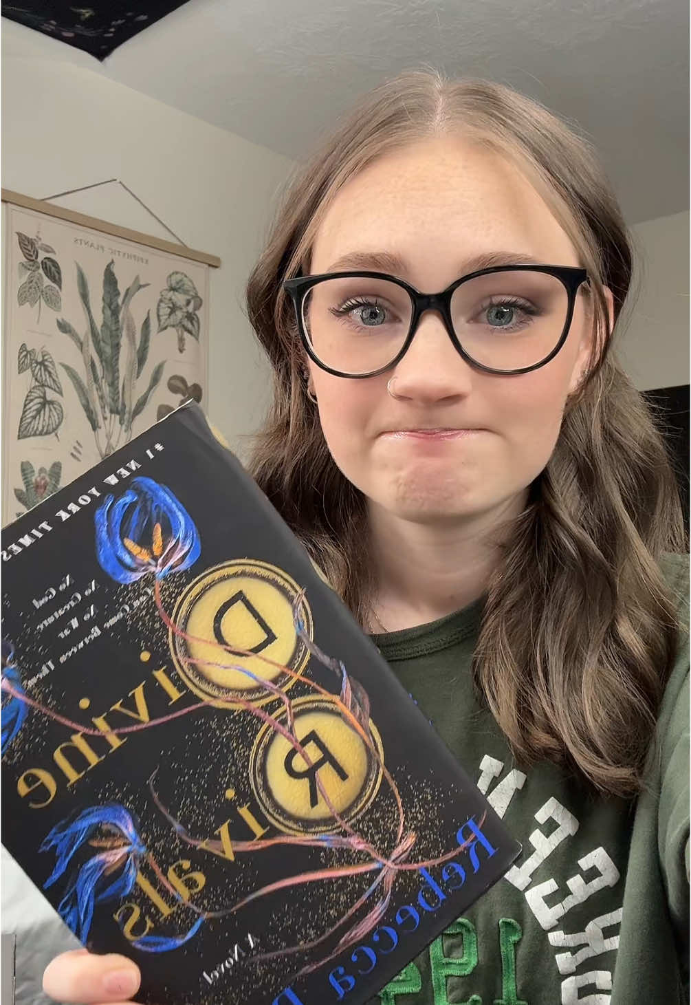 someone convince me to read acotar again #BookTok #bookreview #bookrating #books #fyp 
