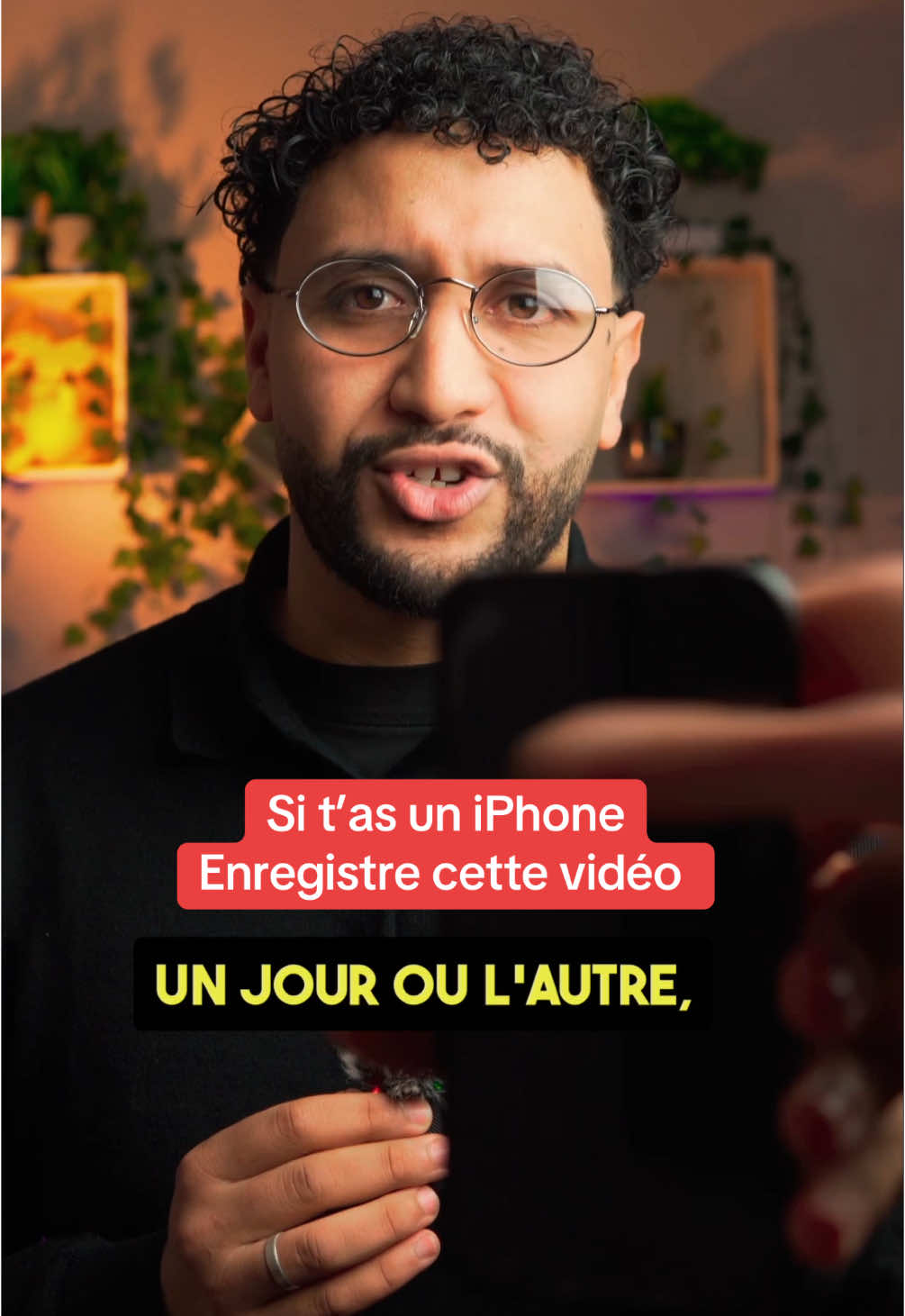 Si t’as un iPhone, tu dois absolument enregistrer cette vidéo ! Cette astuce va te sauver la vie car il va t’aider à récupérer ton téléphone au cas où tu land perdu !  #iphone #telephone #smartphone #recupereriphone #astuce 