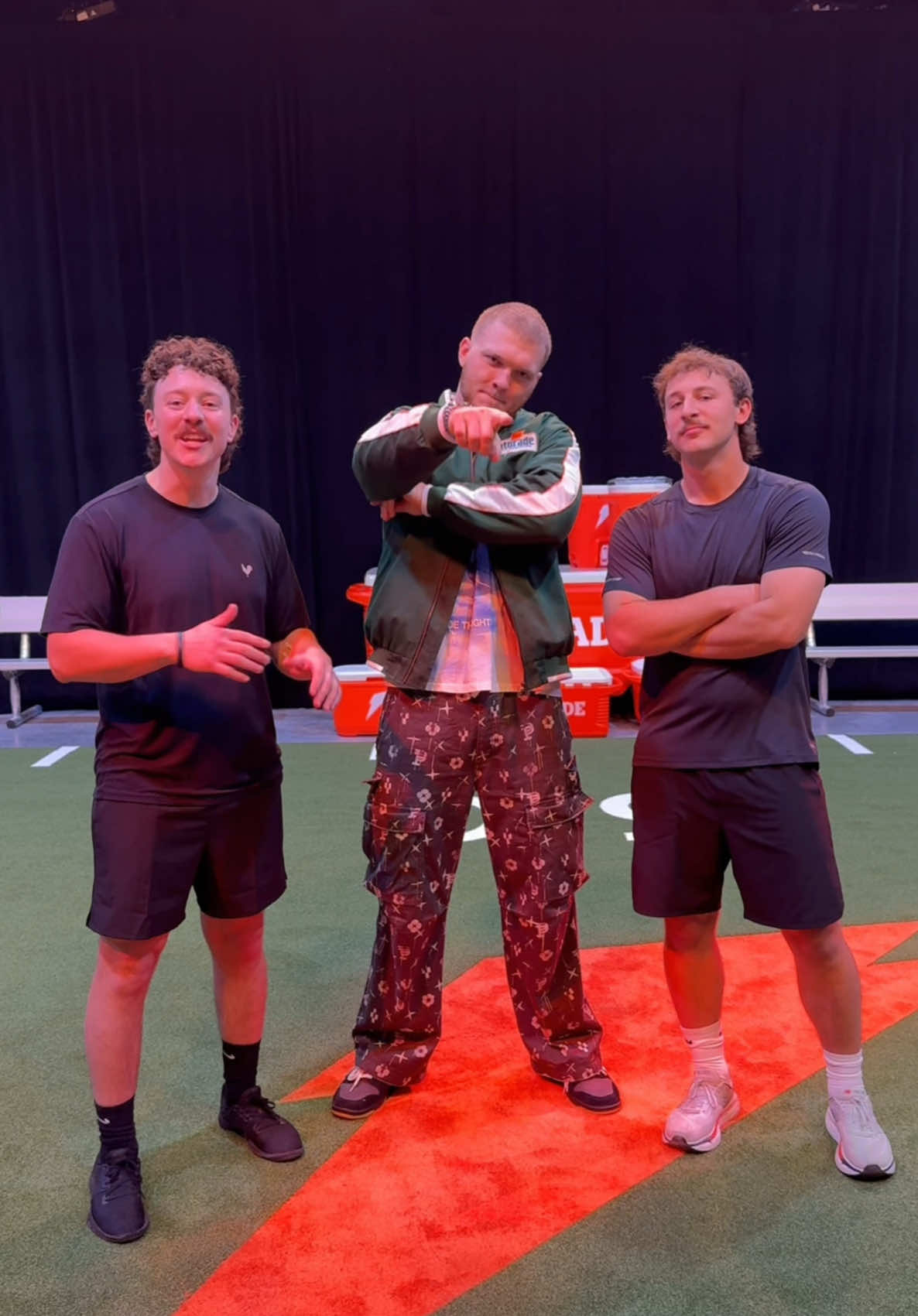 Is @Aidan Hutchinson the third pointer brother? @Gatorade #thepointerbrothers #Gatorade_Partner