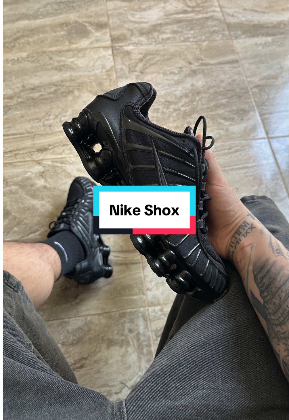 Buenas buenas mi gente 🙋🏻‍♂️ Les dejo mi última adquisición, Nike Shox TL. Al fin las conseguí, espero les guste el video! Saludos y los leo! 👀 . #nike #chile #parati #nikeshox #fyp 