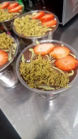 Best Cups & Croissants Only At O My Goodies! #kunafa #fyp #pistachio #chocolate #strawberry #omygoodies 