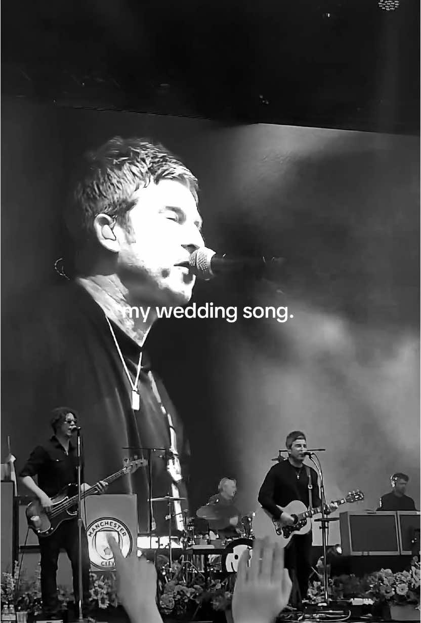 noel gallagher the man that you are #noelgallagher #noelgallaghershighflyingbirds #oasis #favorite #fyppppppppppppppppppppppp #oasisnoelgallagher #weddingsong @Noel Gallagher's HFB 