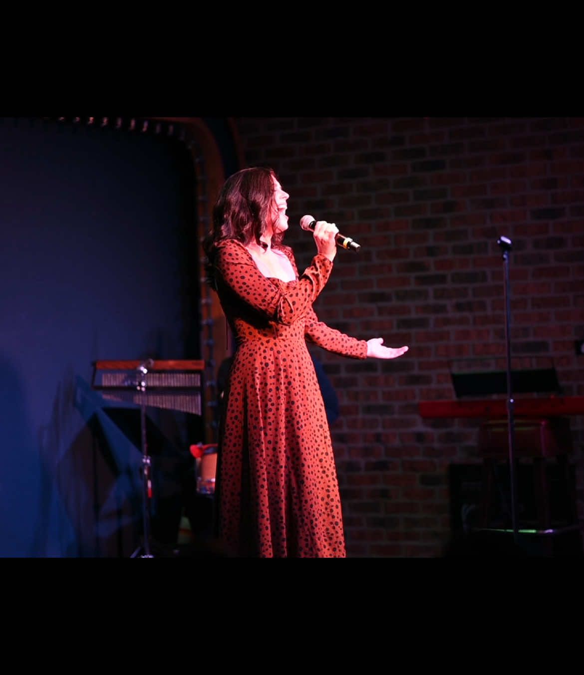 Almost a year ago I got to sing one of my favorite songs alongside my @Mrs. Doubtfire the Musical family.  And I’ve been thinking about this song for these past few weeks when there have been a LOT of collective not so good times. But trying - even just a little bit every day - to hold onto hope and also not let ANYONE steal the joy.  #goodtimesareheretostay #damesatsea 
