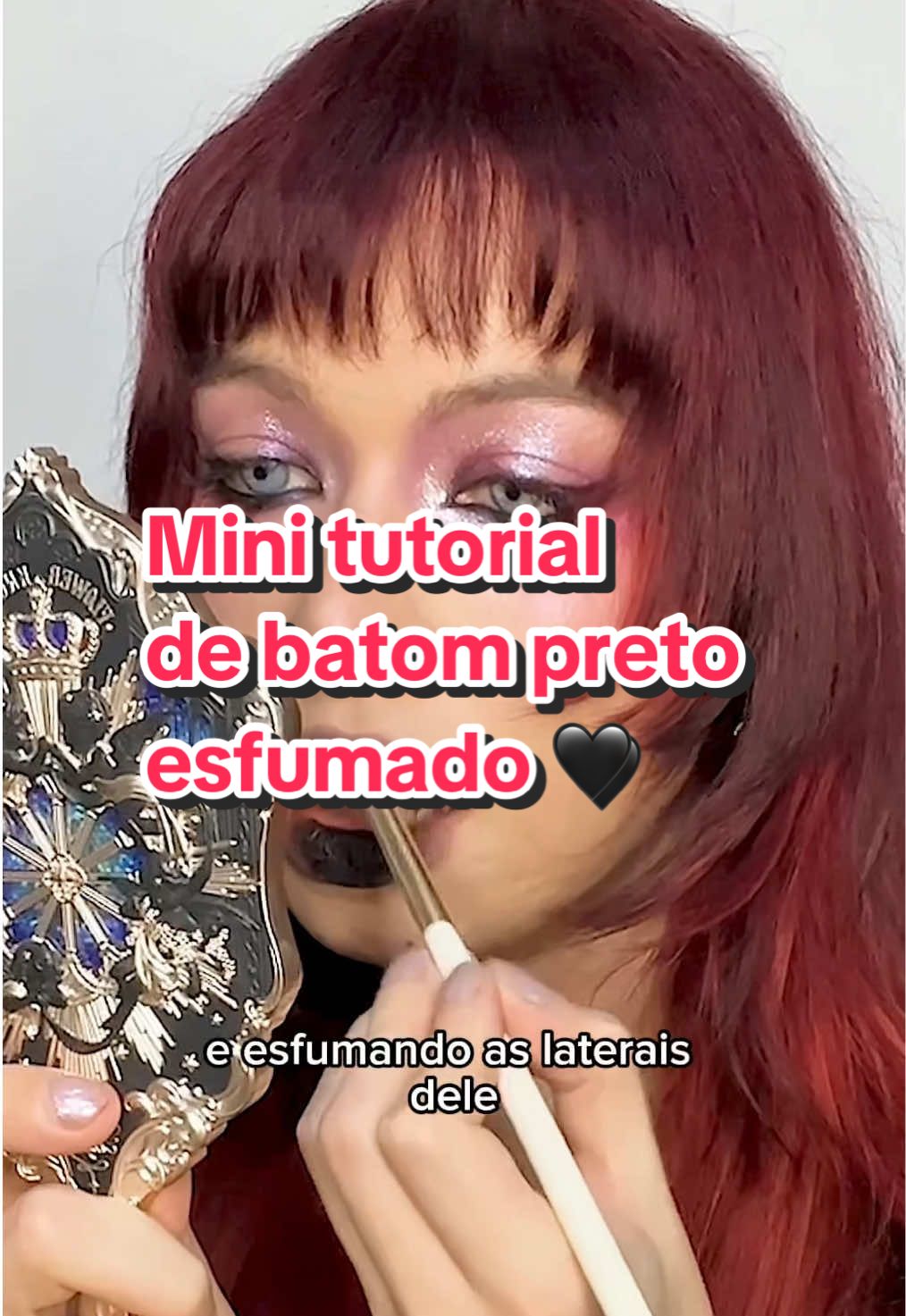 Mini tutorial de batom preto esfumado 🖤  Usando o lip clay da @Kaleidos Makeup na cor “scorpion fruit” 🖤  #maquiagem #makeup #fyp #alt 