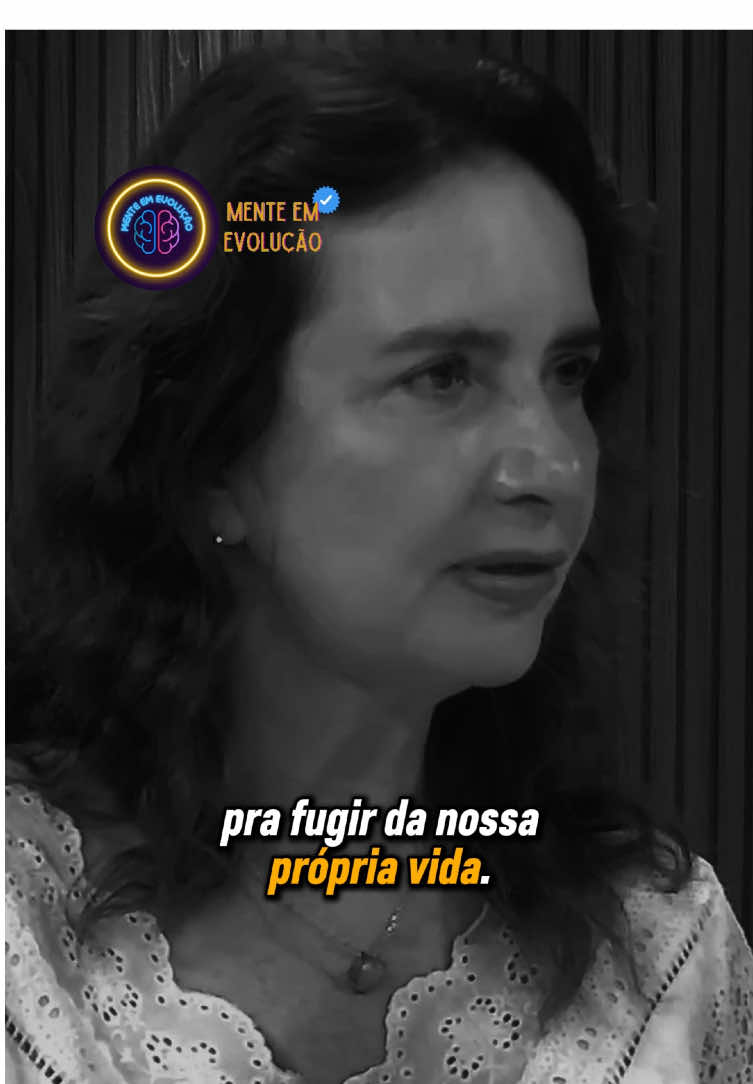 A FUGA da VIDA através das REDES SOCIAIS | Mente em Evolução | Lúcia Helena Galvão | #menteevo #filosofia #autoconhecimento #desenvolvimentopessoal #vicios #redessociais #reflexão 