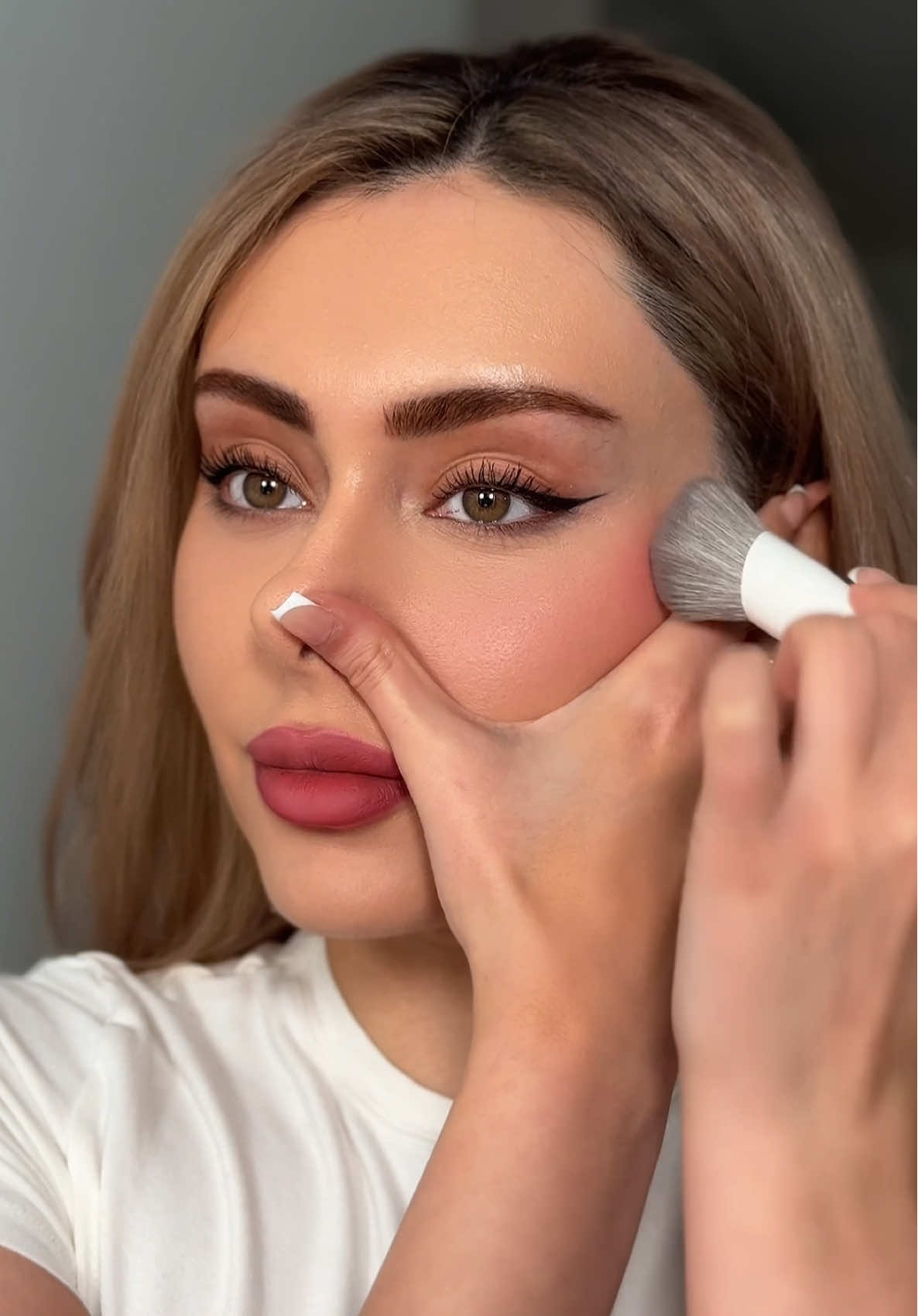 Struggling with blush placement? Just make an L with your hand! 👍✨ Thumb to your nose, pointer finger to your ear—boom, perfect placement every time 💖 Using the @Natasha Denona HY-Blush Sweet Cheeks Cloudy Cream Cheek Duo for the dreamiest flush! 🍑💗 #BlushHack #NatashaDenona #HYBlush